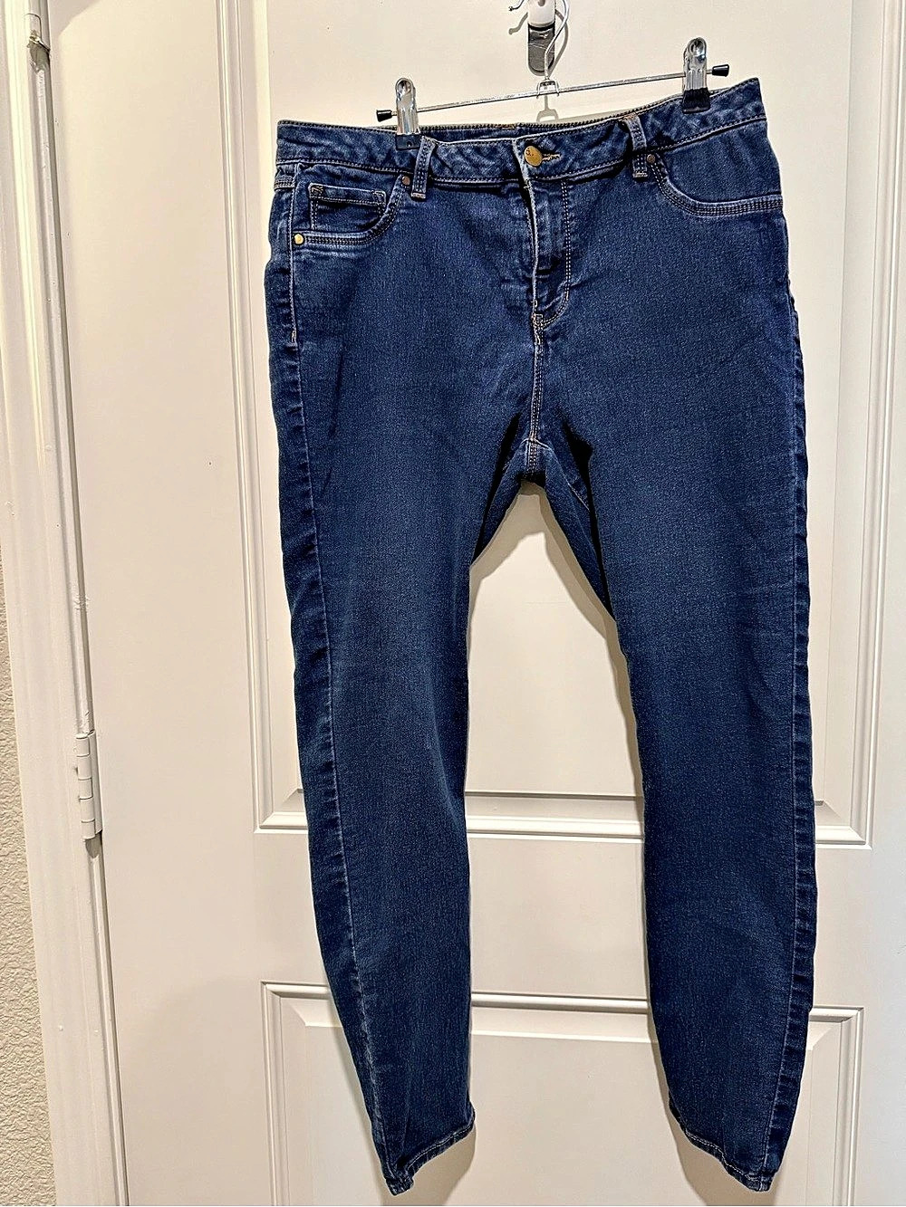 d.jeans dark wash with a stretch tapered leg, size 14